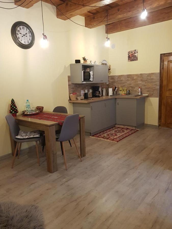 Weiss House Apartment *